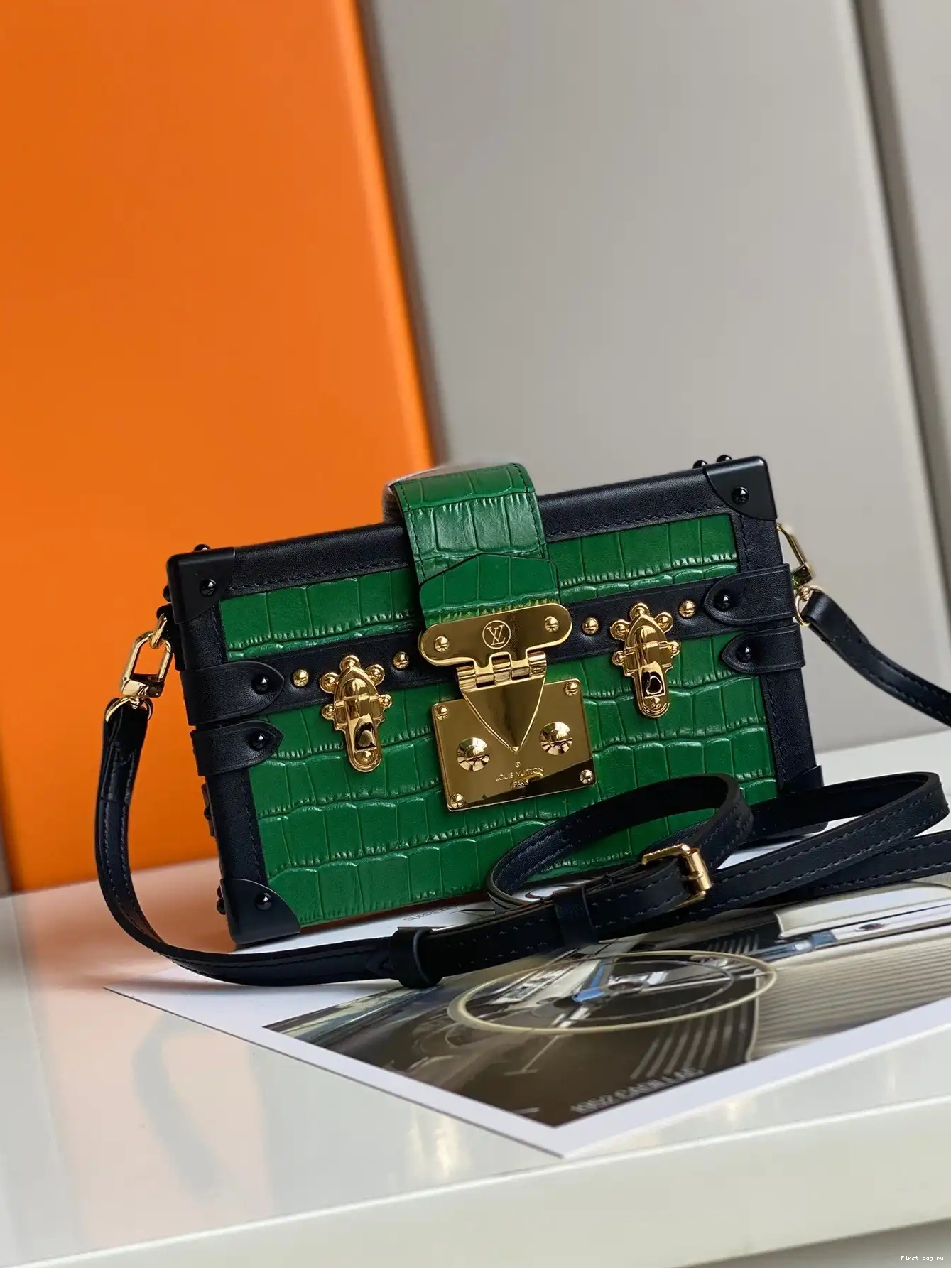 First bag ru LOUIS VUITTON MALLE PETITE 0704